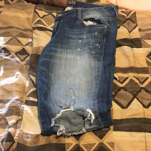 Distressed Jeans - Picture 4 of 5